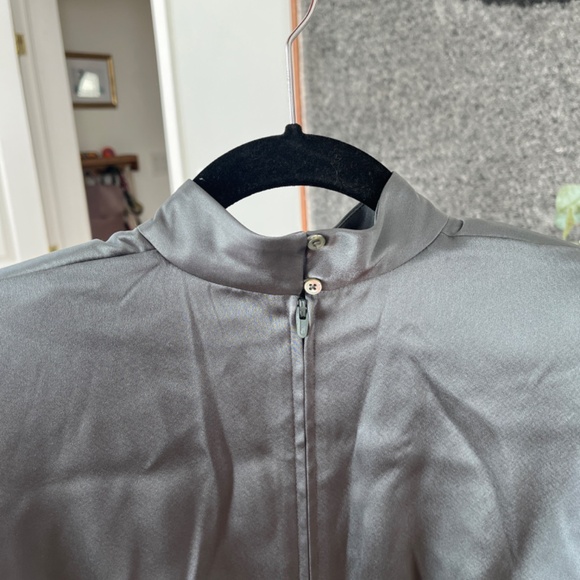 Babaton Satin Aritzia Blouse, BNWT - Picture 7 of 7